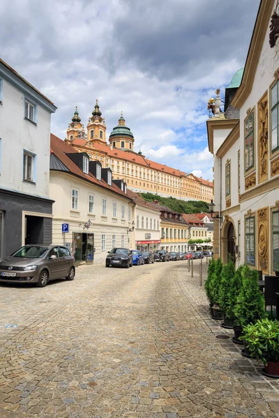 Melk Ausztria Július 2018 Kanyargós Macskaköves Utca Vezet Melki Apátság — Stock Fotó