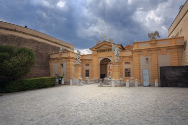 Melk / Avusturya - 8 Temmuz 2018. Manastır Melk - antik Benedictine Manastırı Melk kasaba için giriş kapısı. Aşağı Avusturya, Europe.