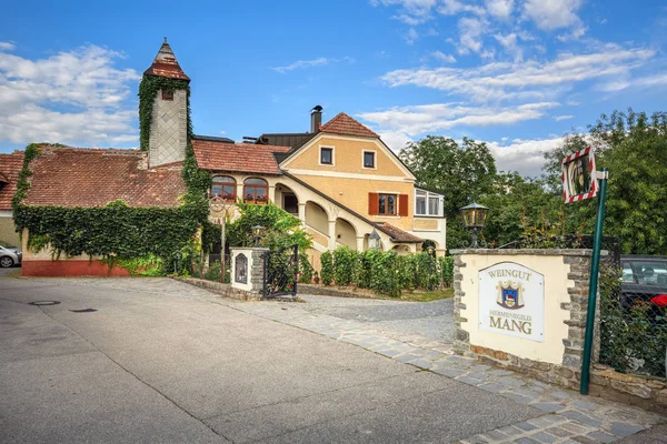 Weissenkirchen In Der Wachau / Avusturya - 8 Temmuz 2018. Eski şarap ve şarap Meyhanesi. Kasaba Weissenkirchen in der Wachau, bölge, Krems-arazi, Aşağı Avusturya, Europe.