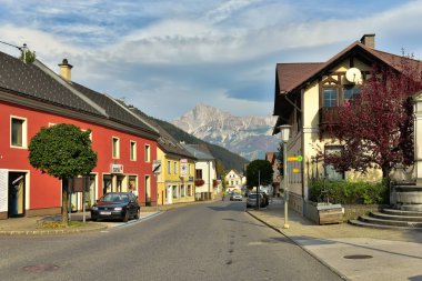 Admont / Avusturya - 16 Ekim 2018. Ennstal alp Gesause Milli Parkı'nda ortasında yer alan Admont kasaba. Styria, Avusturya Devlet.
