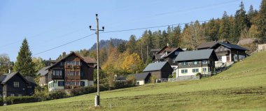 Panoramik alp Belediyesi Grundlsee Güz. Alpler manzarası. Grundlsee, bölge Salzkammergut, Styria, Avusturya, Avrupa'nın federal devlet.