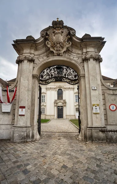 Fő portál, a Salesianerinnenkirche templom előtt. Bécs, Ausztria. — Stock Fotó