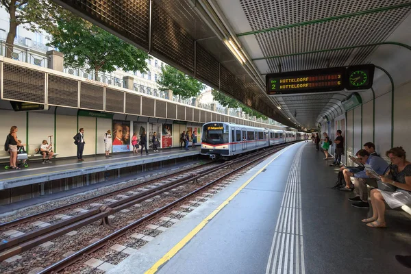 Metro station Pilgramgasse in the borough of Margaret ten, Vienna, Austria, Europe . — стоковое фото