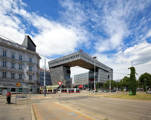 La totalmente renovada estación de tren de Wien Westbahnhof. Viena, Austria . — Foto de Stock