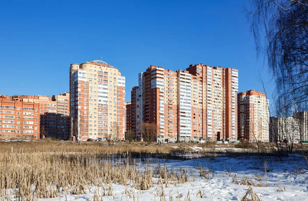 新しい低所得住宅。モスクワ地域、ロシア バラシハ市 — ストック写真