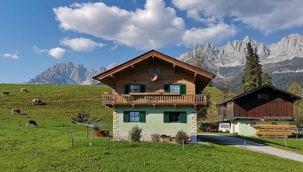 Alpejska wioska going am Wilden Kaiser. Bolzano, Włochy. — Zdjęcie stockowe