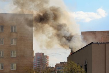Evde yangın var. Balashikha, Moscow region, Rusya Federasyonu