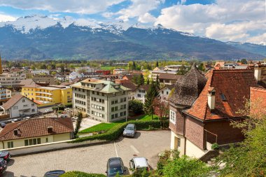 Şehir merkezinin havadan görünümü. Vaduz, Lihtenştayn.