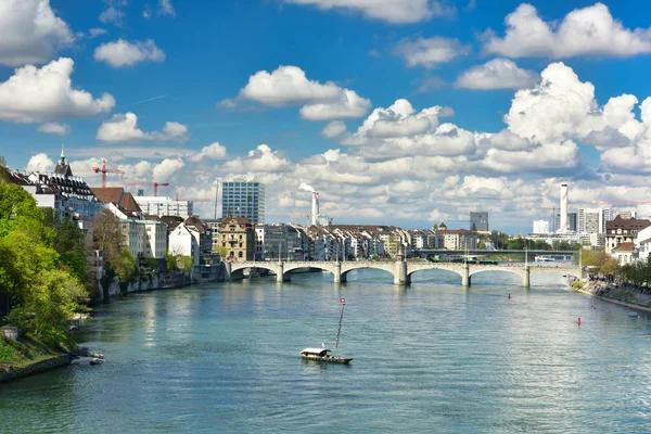 Centro di Basilea. Fiume Reno. Basilea, Svizzera . — Foto Stock