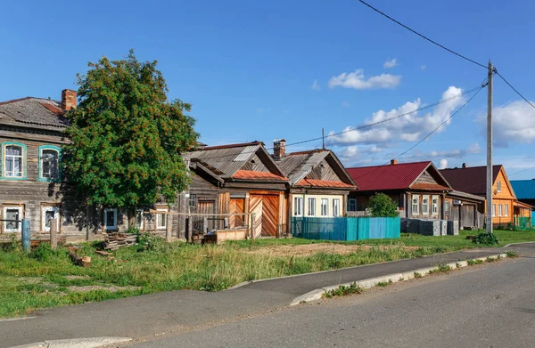 夏天的乡村街道。维西姆村，斯维尔德洛夫斯克州，俄罗斯. — 图库照片