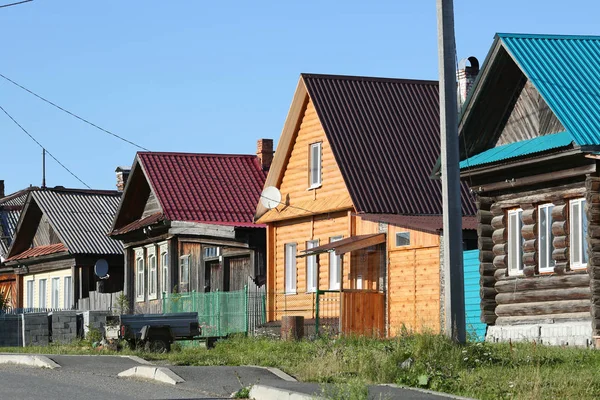 Bygatan på sommaren. Byn Visim, Sverdlovsk region, Ryssland. — Stockfoto