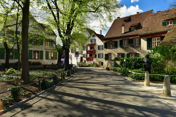 El casco antiguo. Vista de la calle Leonhardskirchplatz. Grossbasel, ciudad de Basilea, Suiza, Europa — Foto de Stock