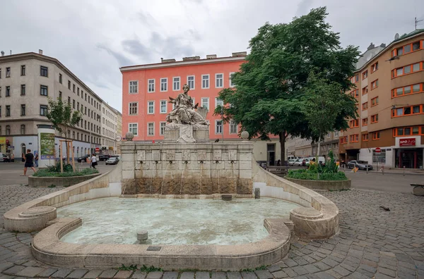 Blick auf den alten Siebenbrunnen. Wien, Österreich. — Stockfoto