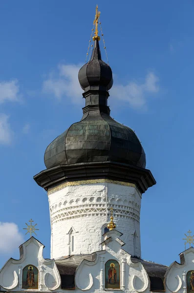 Catedral de la Asunción del siglo XVI, situada en el territorio del monasterio masculino de la Asunción. Sviyazhsk, República de Tartaristán, Rusia . — Foto de Stock