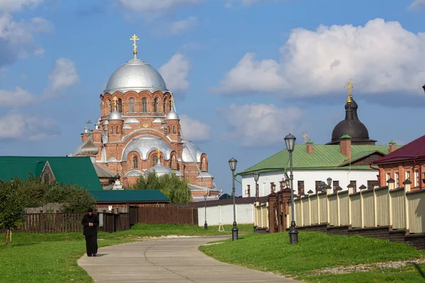 Вид на Монастир Святого Іоанна Предтечі. Свиважськ, Республіка Татарстан, Росія. — стокове фото