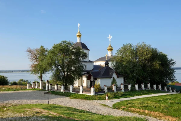 Iglesia en honor del zar igual a los apóstoles Constantino y su madre Helena. Sviyazhsk, República de Tartaristán, Rusia . —  Fotos de Stock