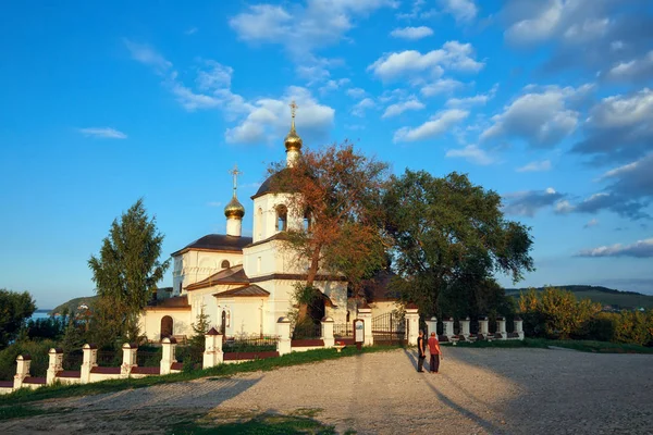Iglesia en honor del zar igual a los apóstoles Constantino y su madre Helena. Sviyazhsk, República de Tartaristán, Rusia . —  Fotos de Stock