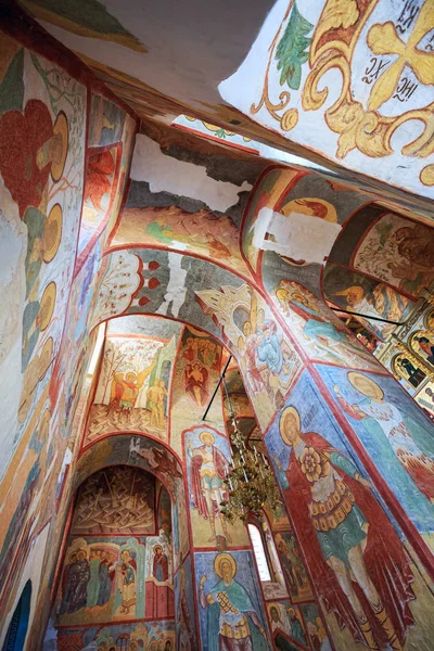 Interior de la Catedral de la Asunción del siglo XVI. Sviyazhsk, República de Tartaristán, Rusia . — Foto de Stock