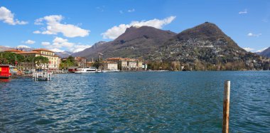 Lugano 'nun Ticino, İsviçre kantonundaki Lugano Gölü' ndeki panoramik manzarası.