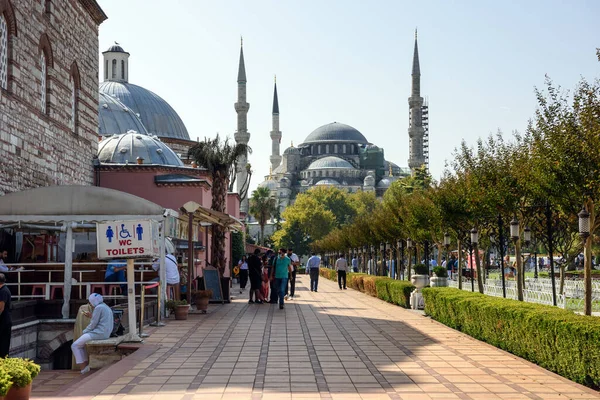 Istanbul Turquía Octubre 2020 Calle Que Conduce Mezquita Del Sultán —  Fotos de Stock
