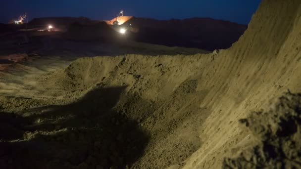 Temps Écoulé Les Excavatrices Chargent Minerai Dans Des Camions Bennes — Video