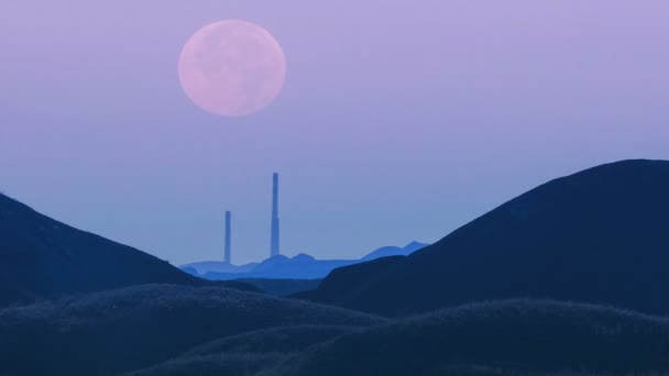 Super luna en el fondo de la producción minera . — Vídeo de stock