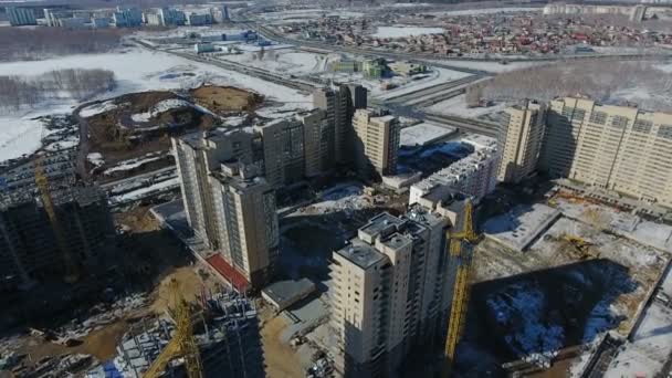 Aérea de la ciudad, dormitorios edificios suburbios, vista desde el aire — Vídeo de stock