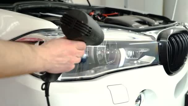 Proces broušení auto světla. — Stock video