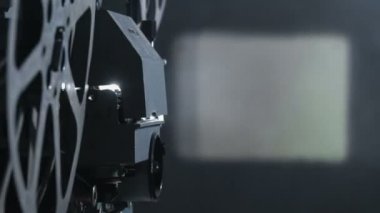 eski projektör gösteren film.