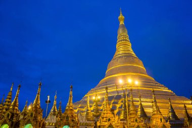 Alacakaranlık bir Shwedagon