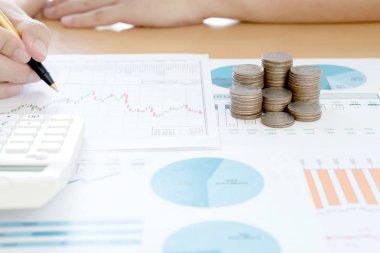 Sikke ve grafik ile finansal analiz kavramı