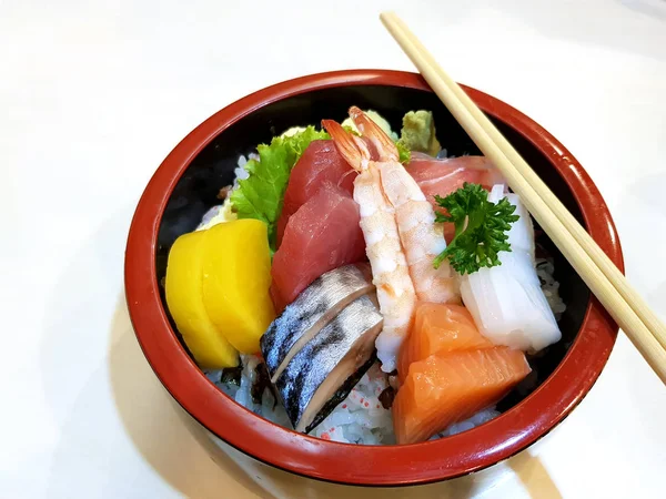 Japon Chirashi Bowl masada — Stok fotoğraf