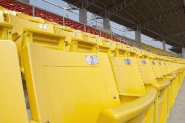 Stadyum spor parlak sarı ve kırmızı stadyum koltukları 