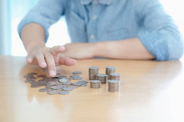 Farklı türdeki madeni paraları sayma veya sıralama