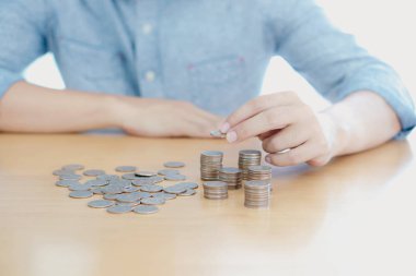 Farklı türdeki madeni paraları sayma veya sıralama