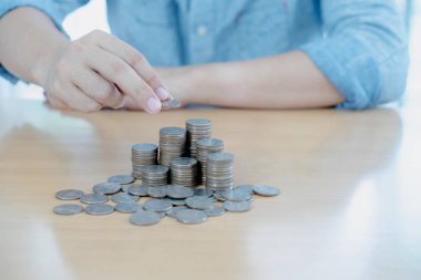 Bir İşadamı Tasarruf Sayma Sikkeler