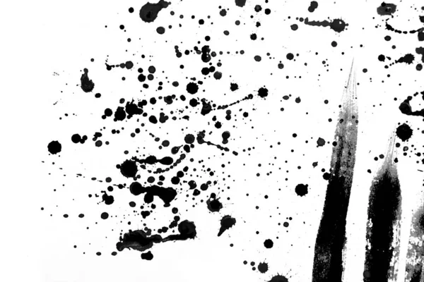 水彩画の質感。白い紙に黒い滴。地平線 — ストック写真