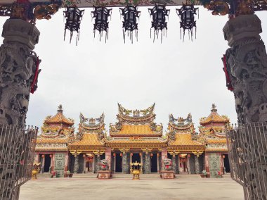 Bangkok, Tayland gün batımına Çin tapınağın görünümü.