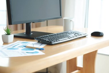 Boş Bilgisayar Ekranı ile Çalışma Alanı