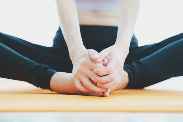 Mujer Joven Haciendo Ejercicio Yoga Concepto Saludable — Foto de Stock