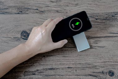 Kablosuz telefon şarj teknolojisi kavramı