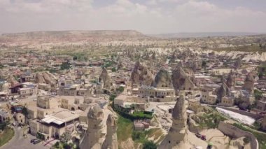 Göreme kasaba yukarıda uçan