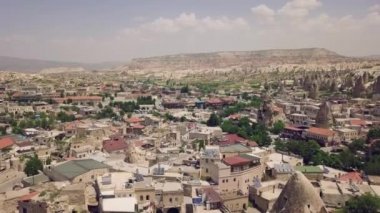 Göreme kasaba yukarıda uçan