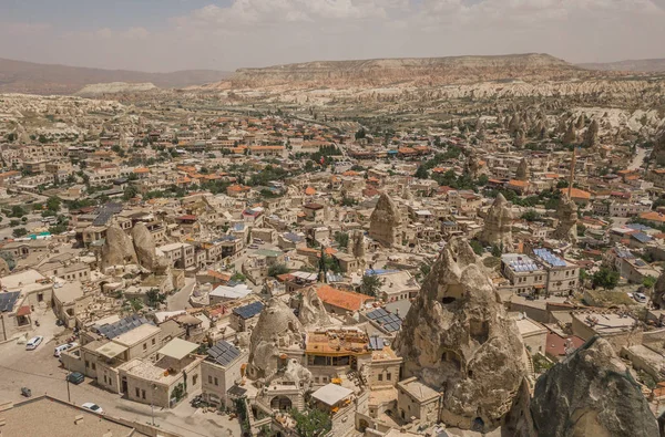 Volando sobre la ciudad de Goreme — Foto de Stock