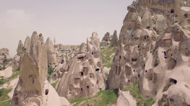 Ortahisar caves in Cappadocia — Stock Video