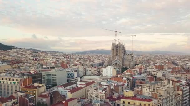 Luftaufnahme der Sagrada Familia — Stockvideo
