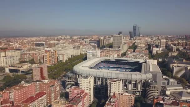 Luchtfoto van Santiago Bernabeu stadion in Madrid — Stockvideo