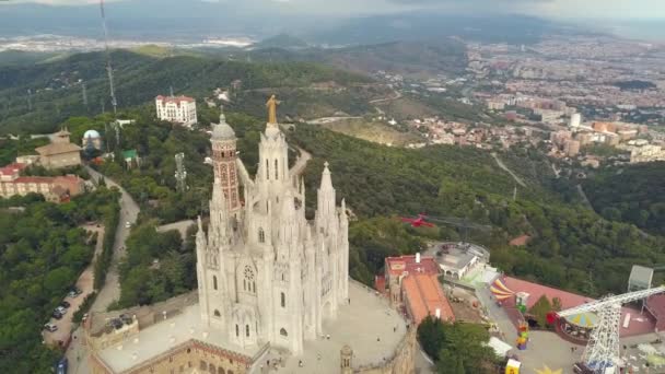 Luchtfoto van Tibidabo — Stockvideo