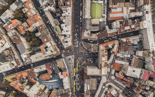 Vista superior de las calles con tráfico de coches — Foto de Stock