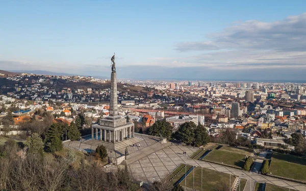 Żołnierzy radzieckich Slavín usytuowany War Memorial w Bratysławie — Zdjęcie stockowe